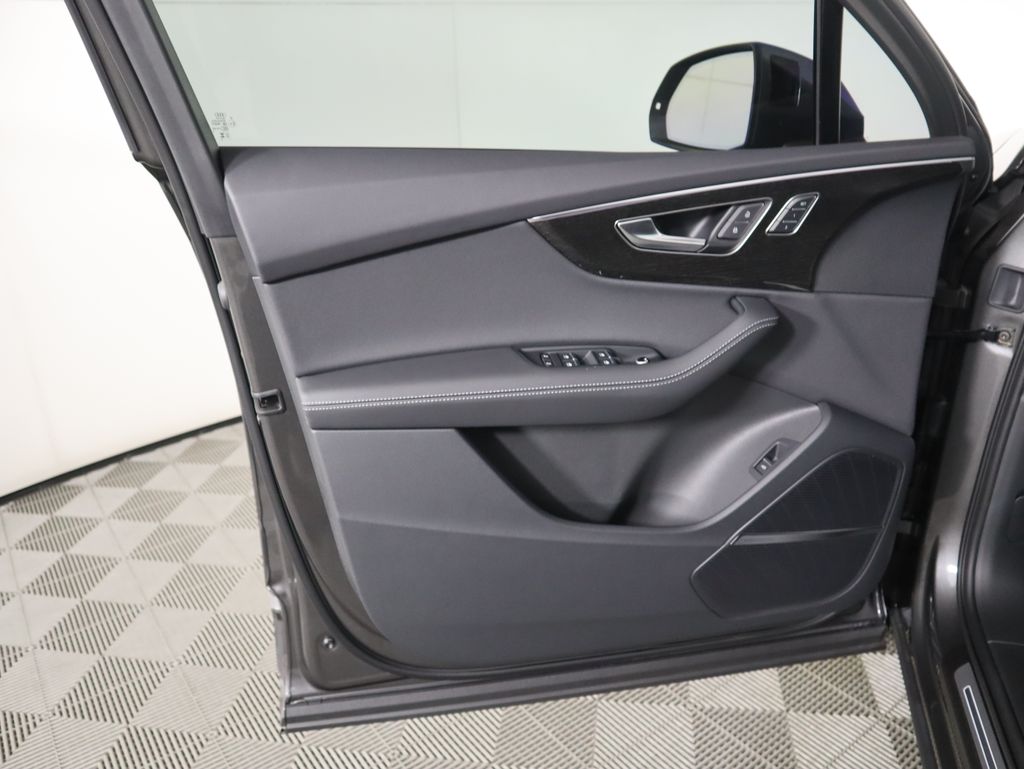 Thumbnail: 2026 Audi Q7 - 27