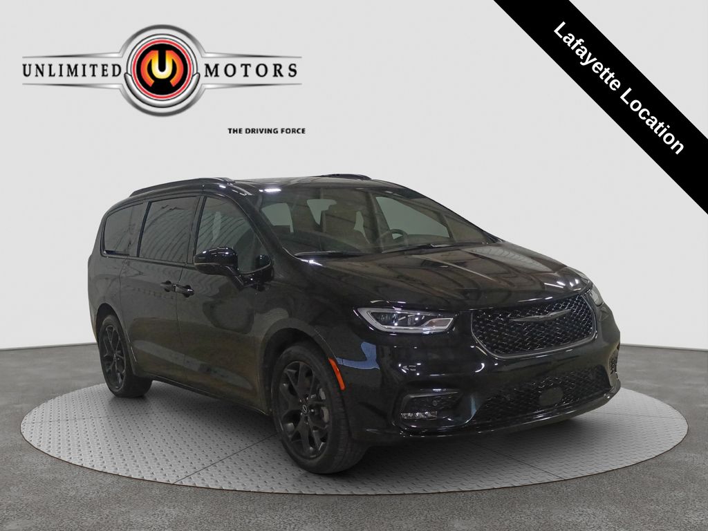 Diamond Black Crystal Pearlcoat 2026 Chrysler Pacifica Minivan All-Wheel Drive 9-Speed Automatic