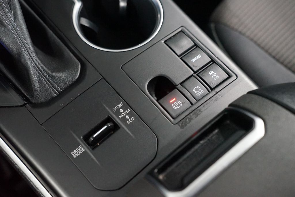 Thumbnail: 2023 Toyota Highlander - 23