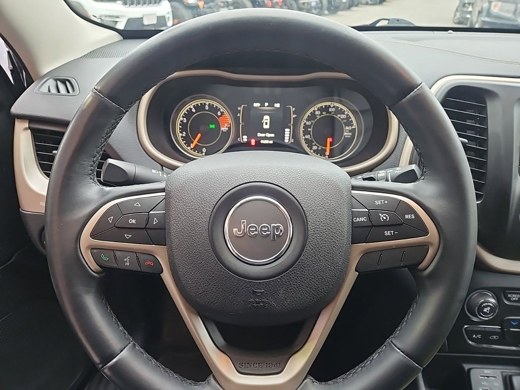 2016 Jeep Cherokee Latitude photo