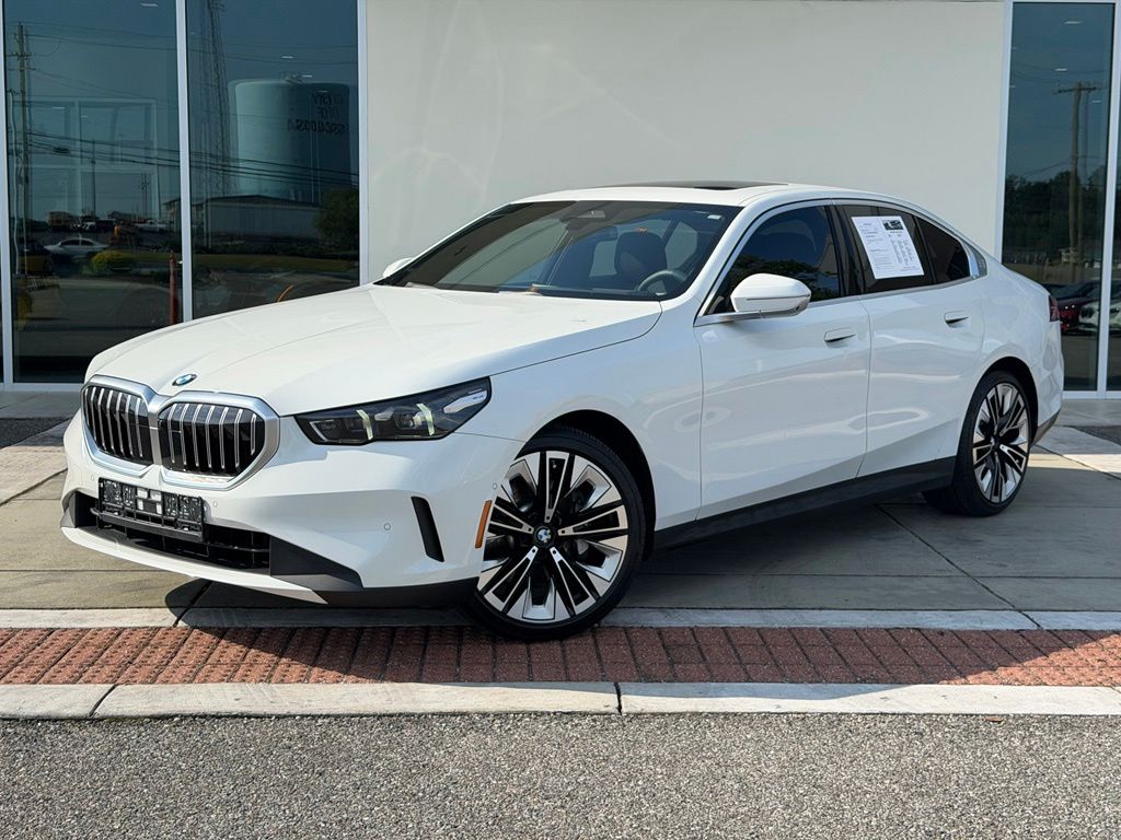 Alpine White 2026 BMW 5 Series Sedan Rear-Wheel Drive 8-Speed Automatic
