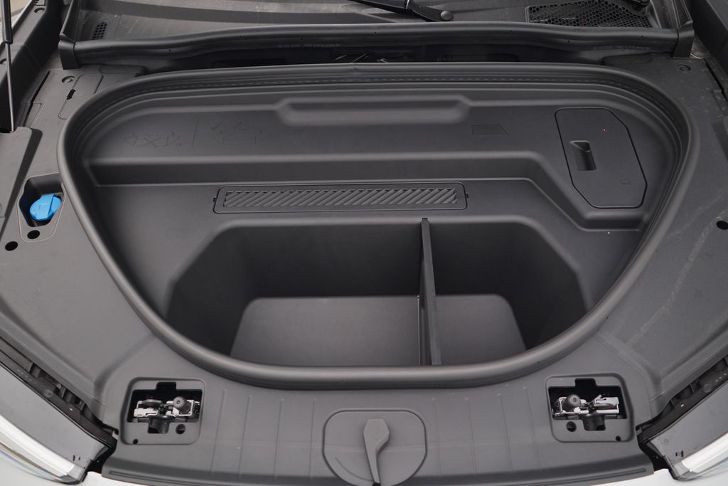 2025 Audi e-tron Premium 12