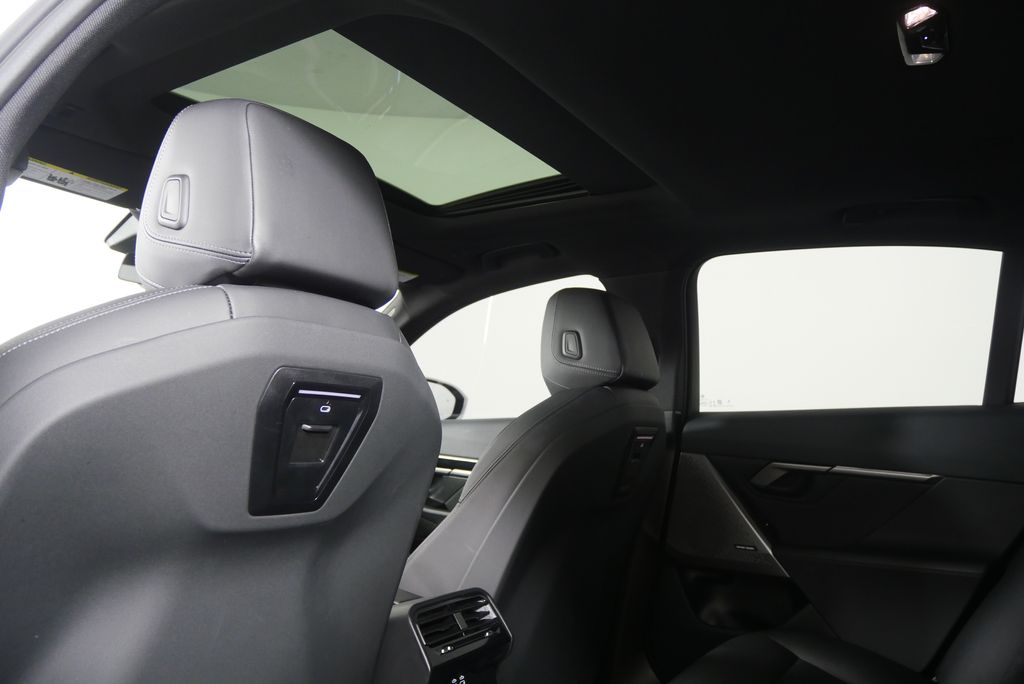 Thumbnail: 2025 BMW 5 Series - 12