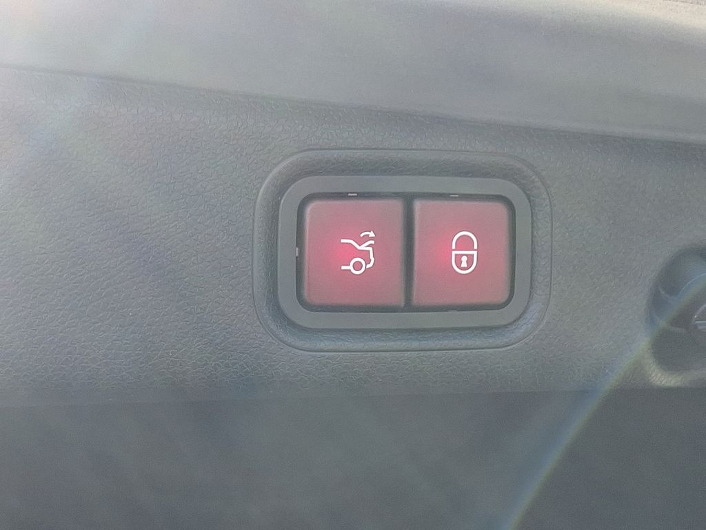 Thumbnail: 2021 Mercedes-Benz E-Class - 29