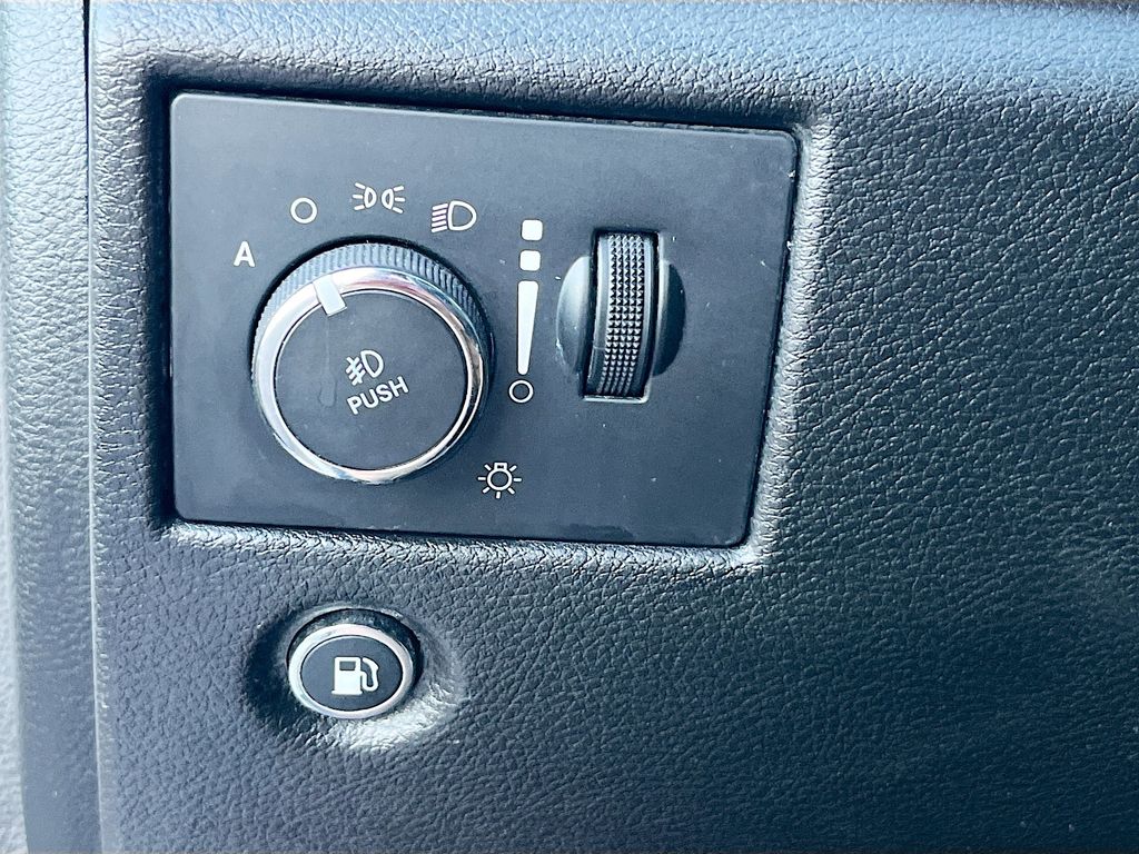 Used 2020 White Jeep Laredo E image 10