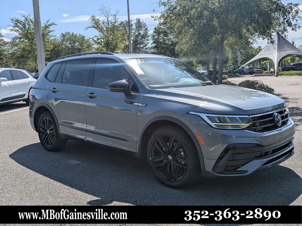 Platinum Gray Metallic 2022 Volkswagen Tiguan SUV / Crossover Front-Wheel Drive 8-Speed Automatic