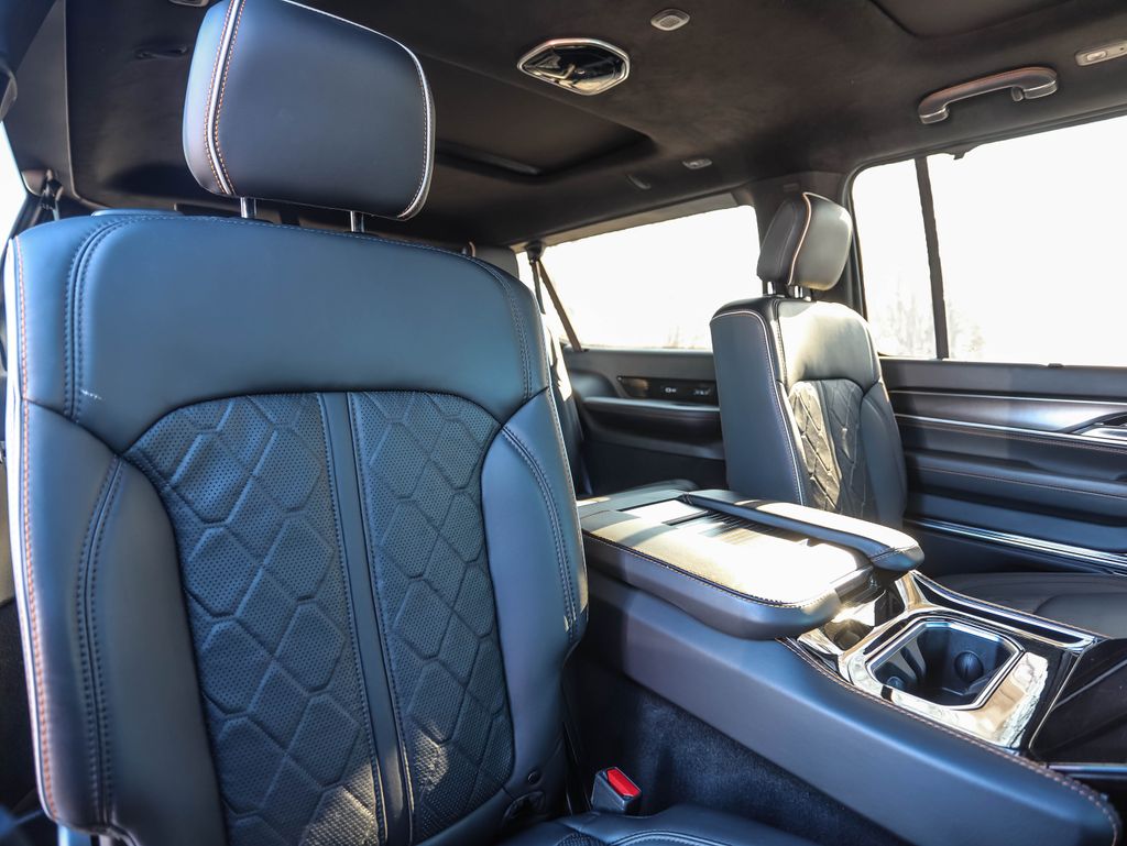 Thumbnail: 2023 Jeep Grand Wagoneer L - 21