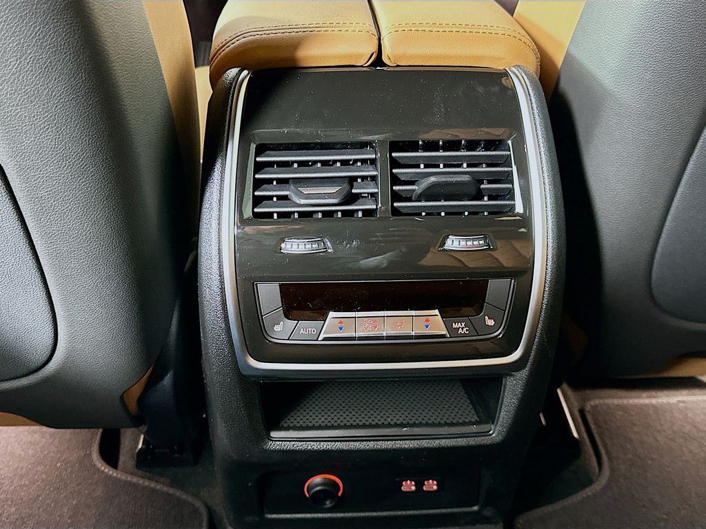 Thumbnail: 2026 BMW X7 - 18