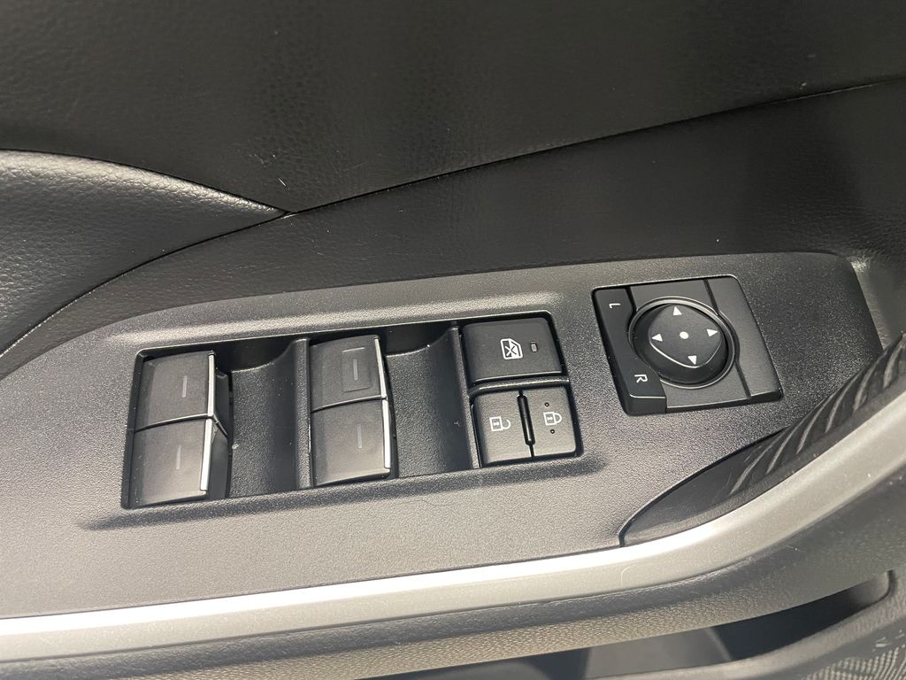 2022 Toyota RAV4 XLE 10
