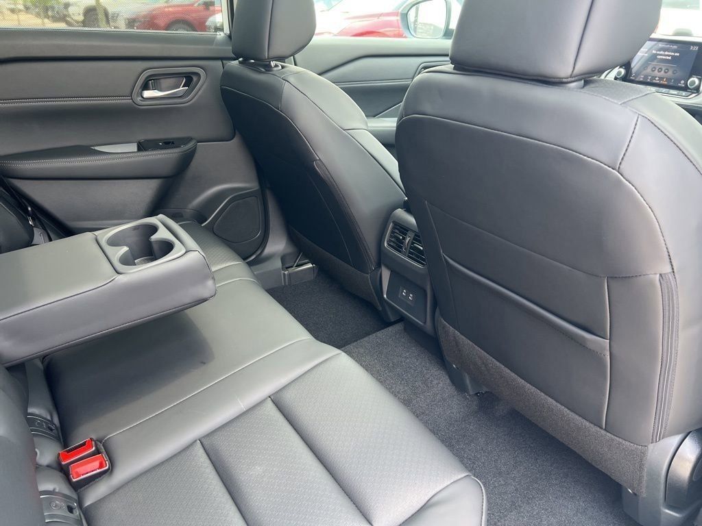 2025 Everest White Pearl Nissan Rogue SV FWD SUV