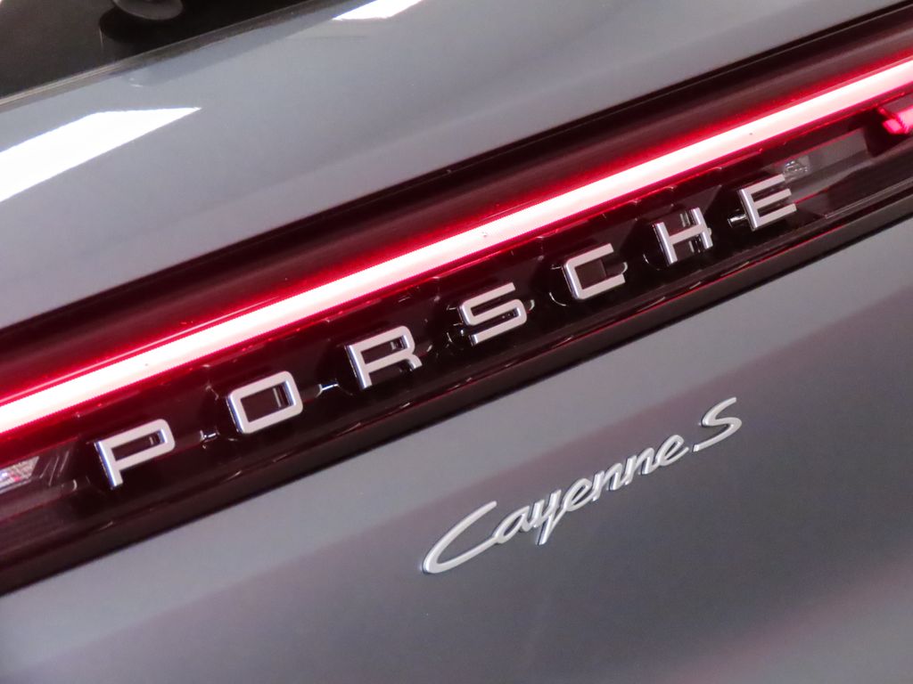 Thumbnail: 2026 Porsche Cayenne - 12