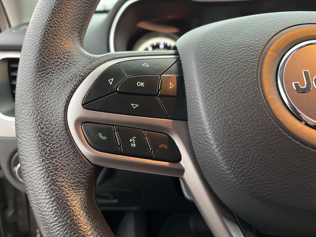 Thumbnail: 2021 Jeep Cherokee - 20