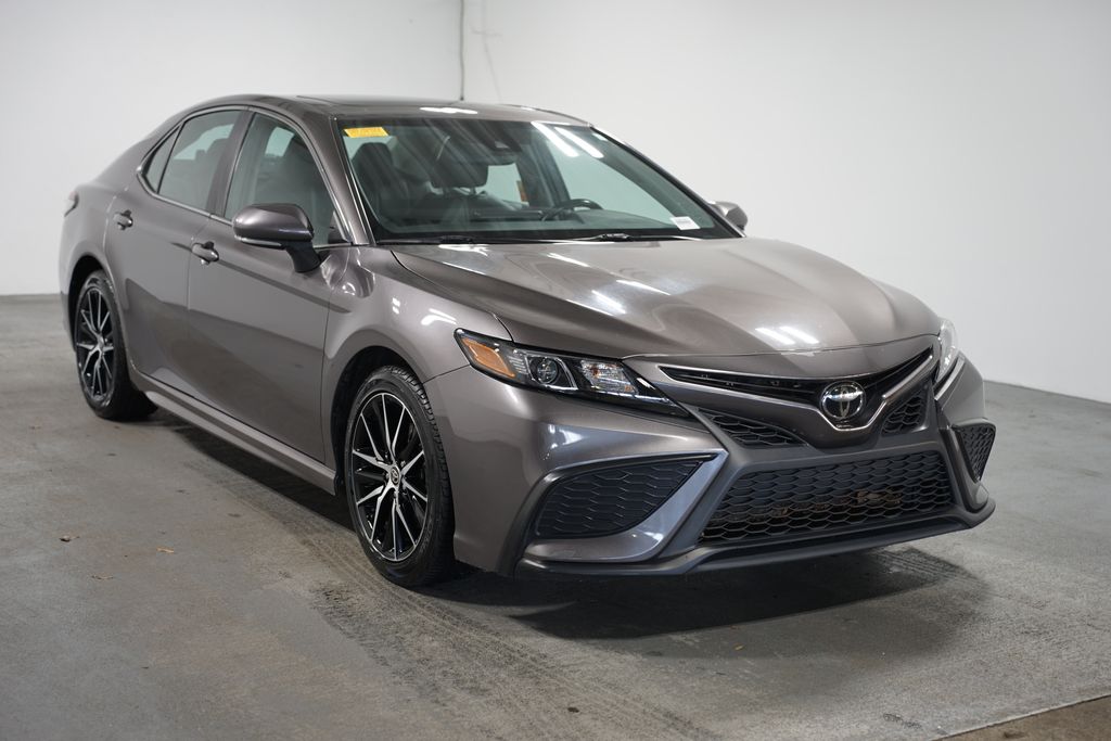 2022 Toyota Camry SE 3