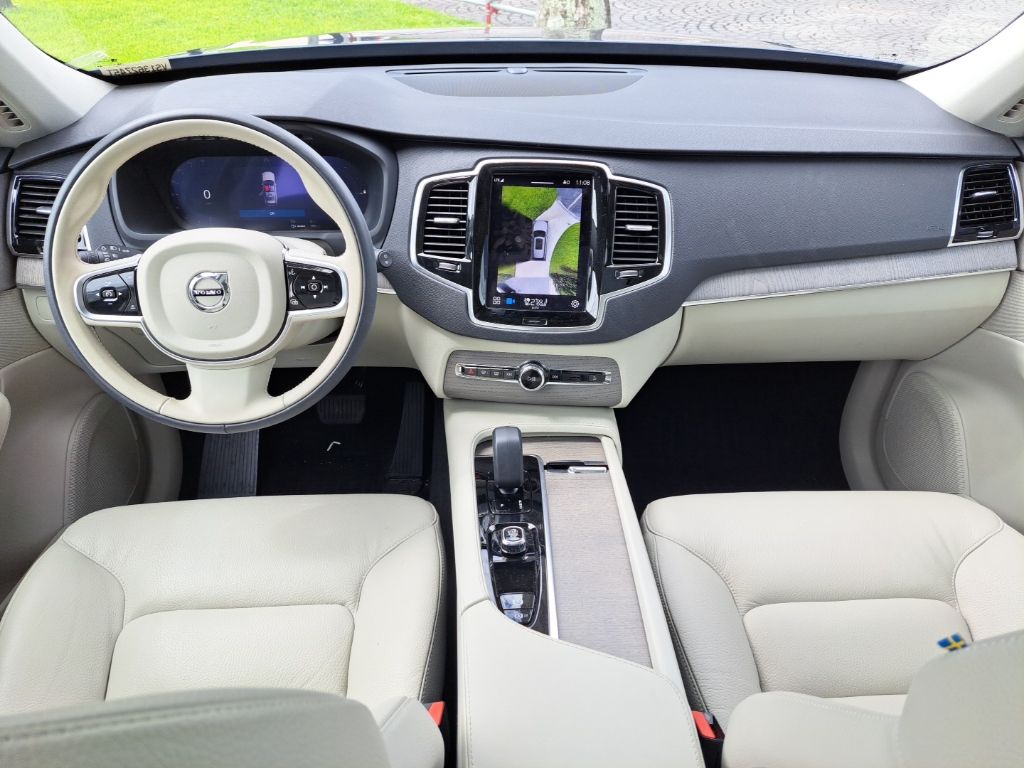2025 Volvo XC90 Plus - Photo 9