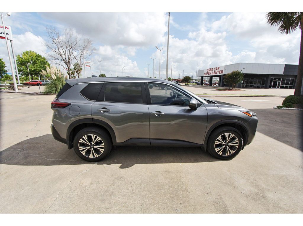 2023 Nissan Rogue SV - 4