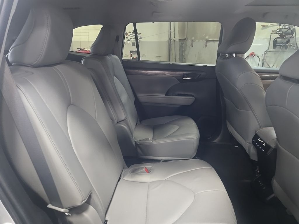 Used 2023 Toyota Highlander SUV