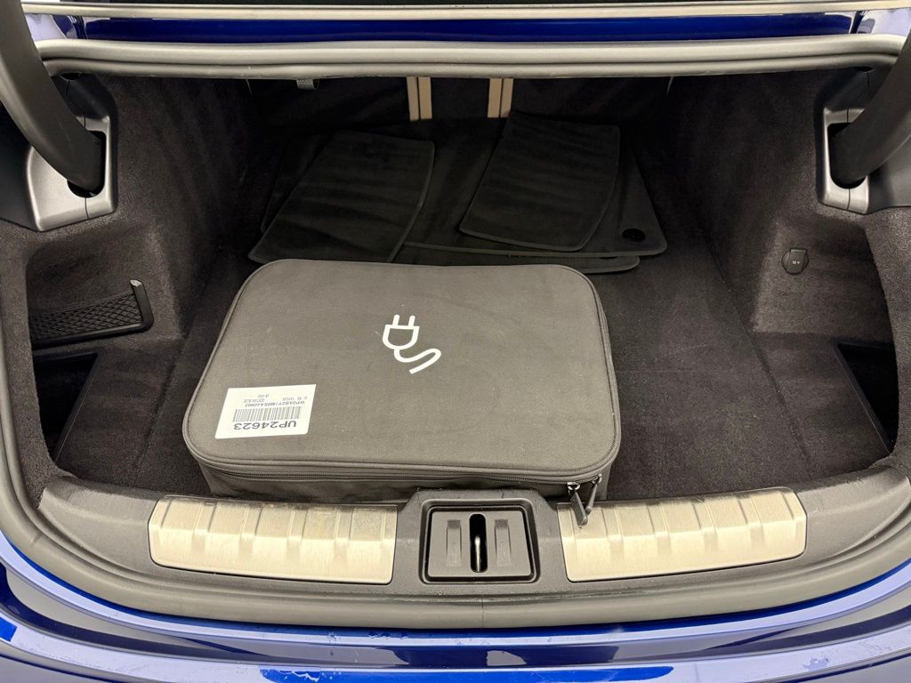 Thumbnail: 2021 Porsche Taycan - 26