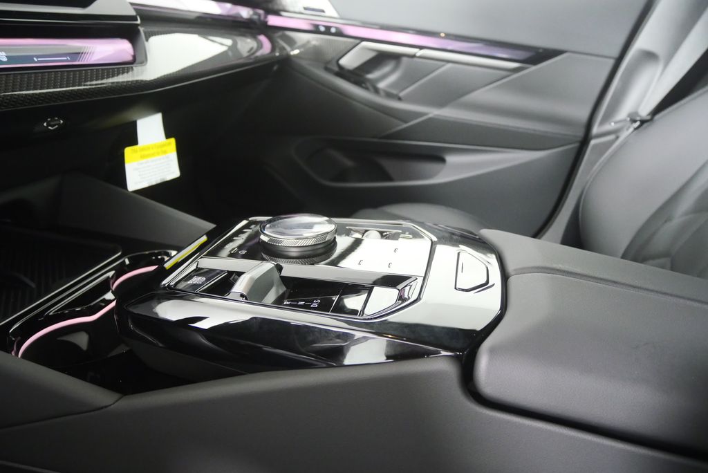 Thumbnail: 2027 BMW 5 Series - 20