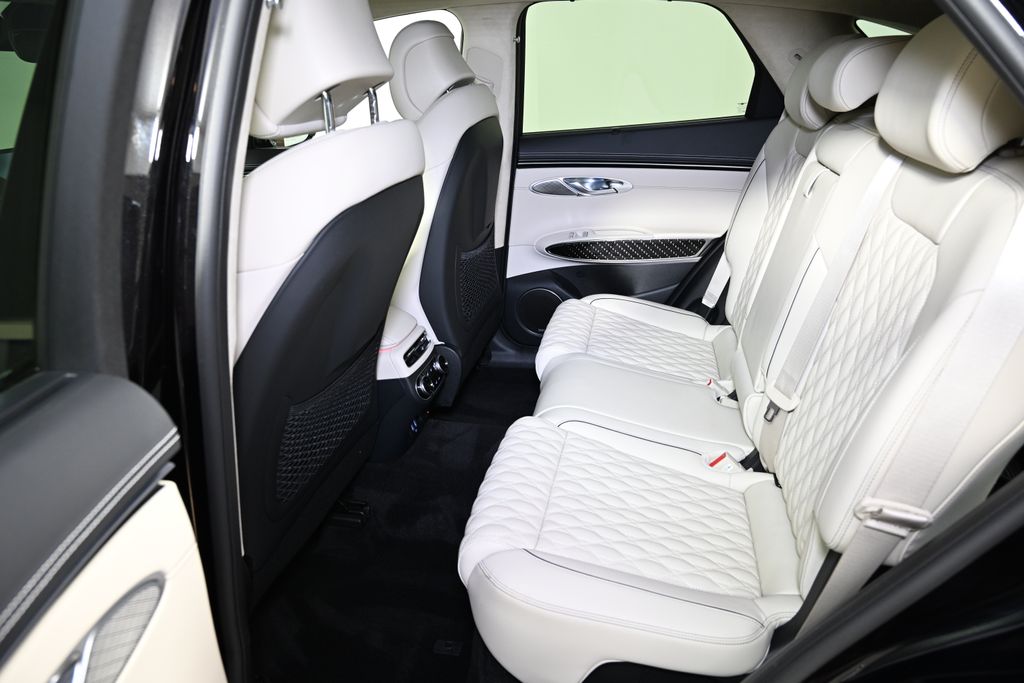 2024 Genesis GV70 Sport 24