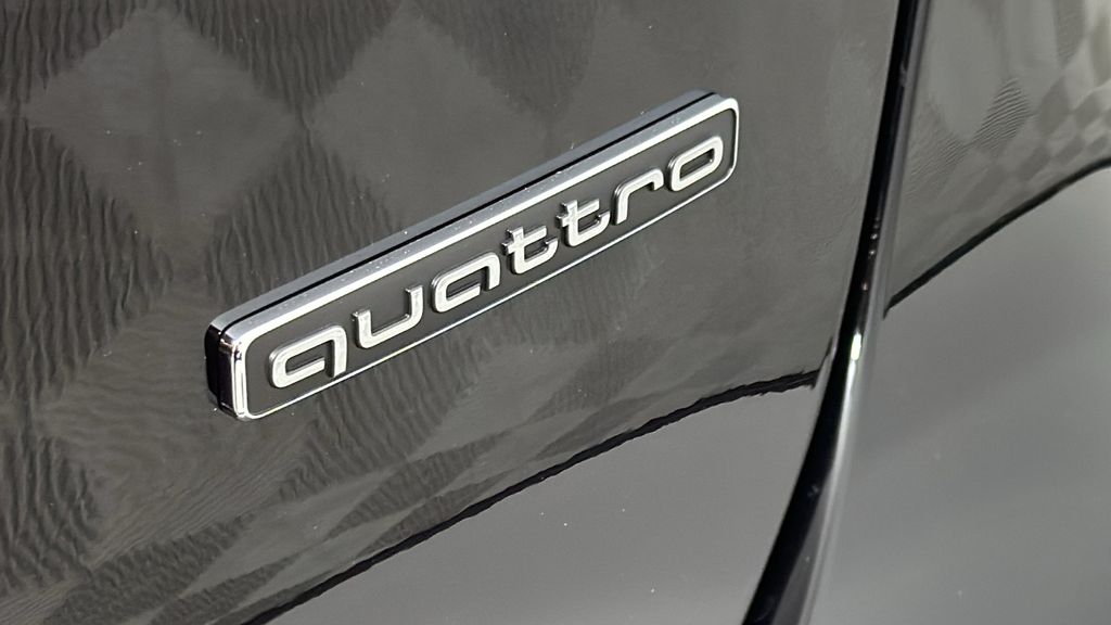 Thumbnail: 2025 Audi Q6 e-tron - 10
