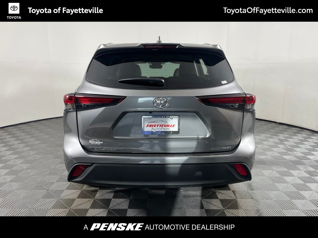Thumbnail: 2026 Toyota Highlander - 14