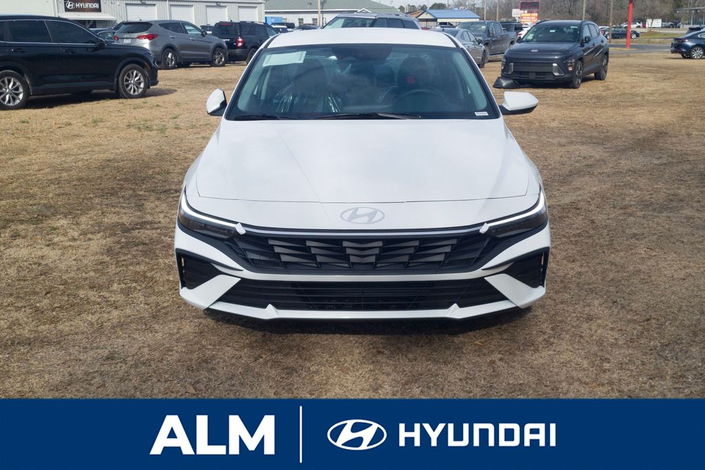 New 2026 White Hyundai SE image 3
