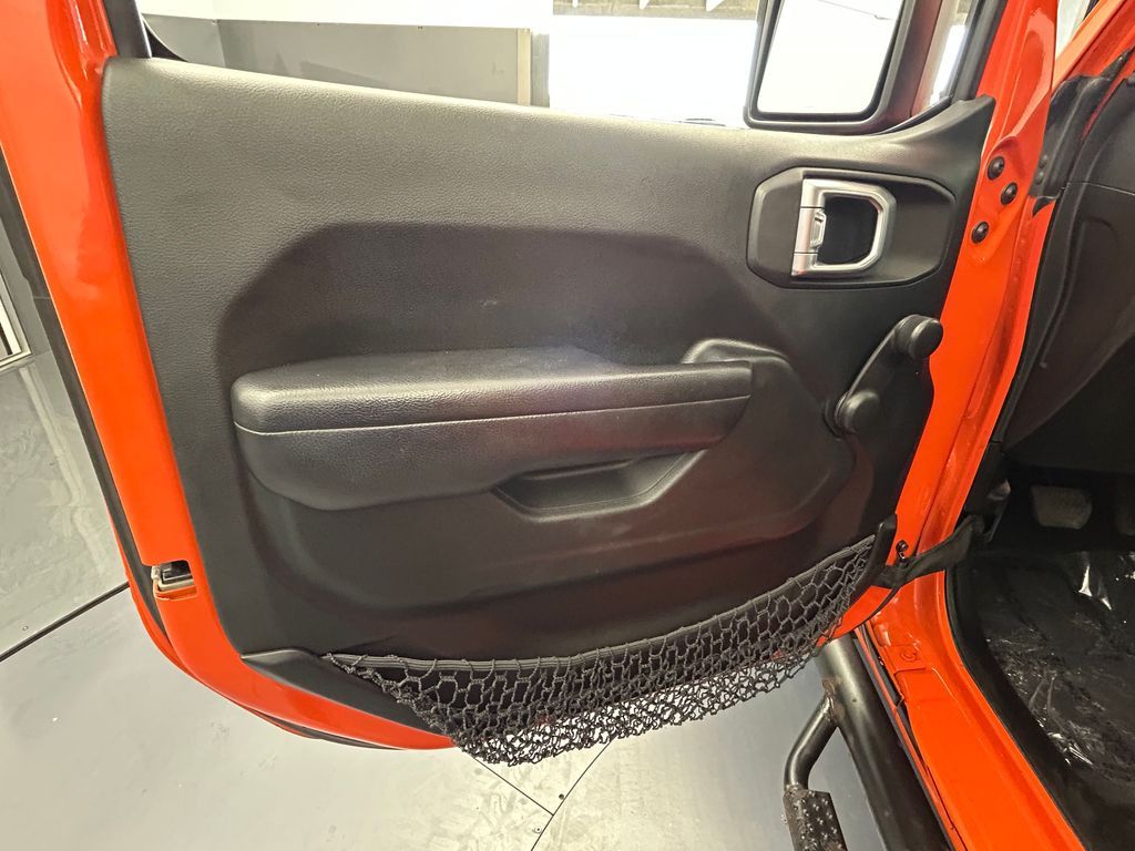 Used 2018 Punkn Metallic Clearcoat Jeep Unlimited Sport image 36