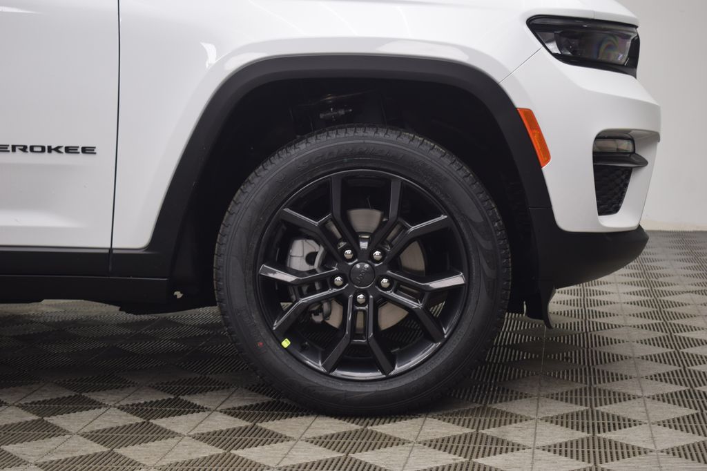 new 2025 Jeep Grand Cherokee car, priced at $50,186