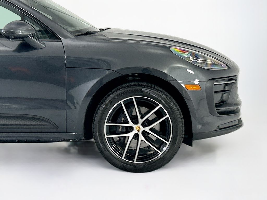 Thumbnail: 2025 Porsche Macan - 11
