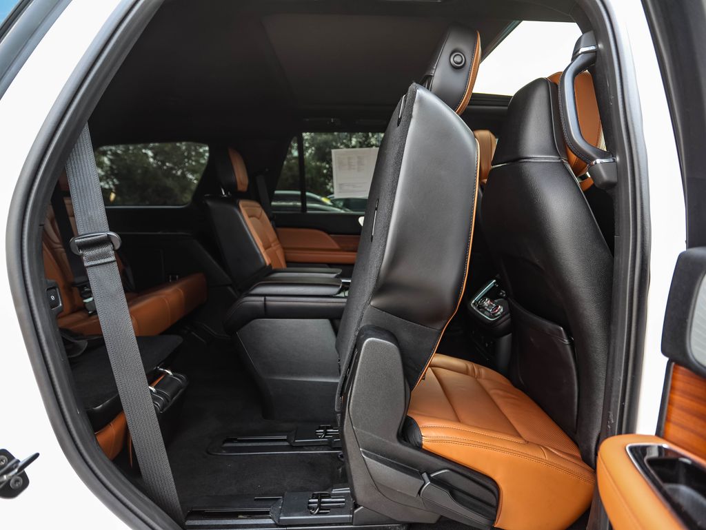Thumbnail: 2019 Lincoln Navigator - 32
