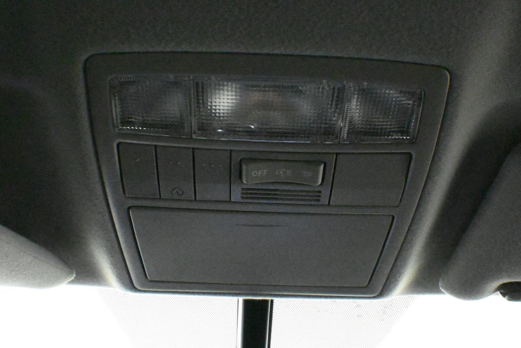 2015 Toyota Venza LE 21