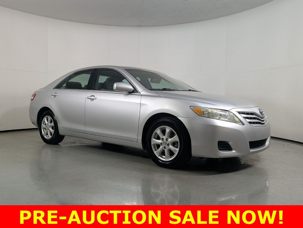 Classic Silver Metallic 2011 Toyota Camry LE Sedan Front-Wheel Drive 6-Speed Automatic Overdrive