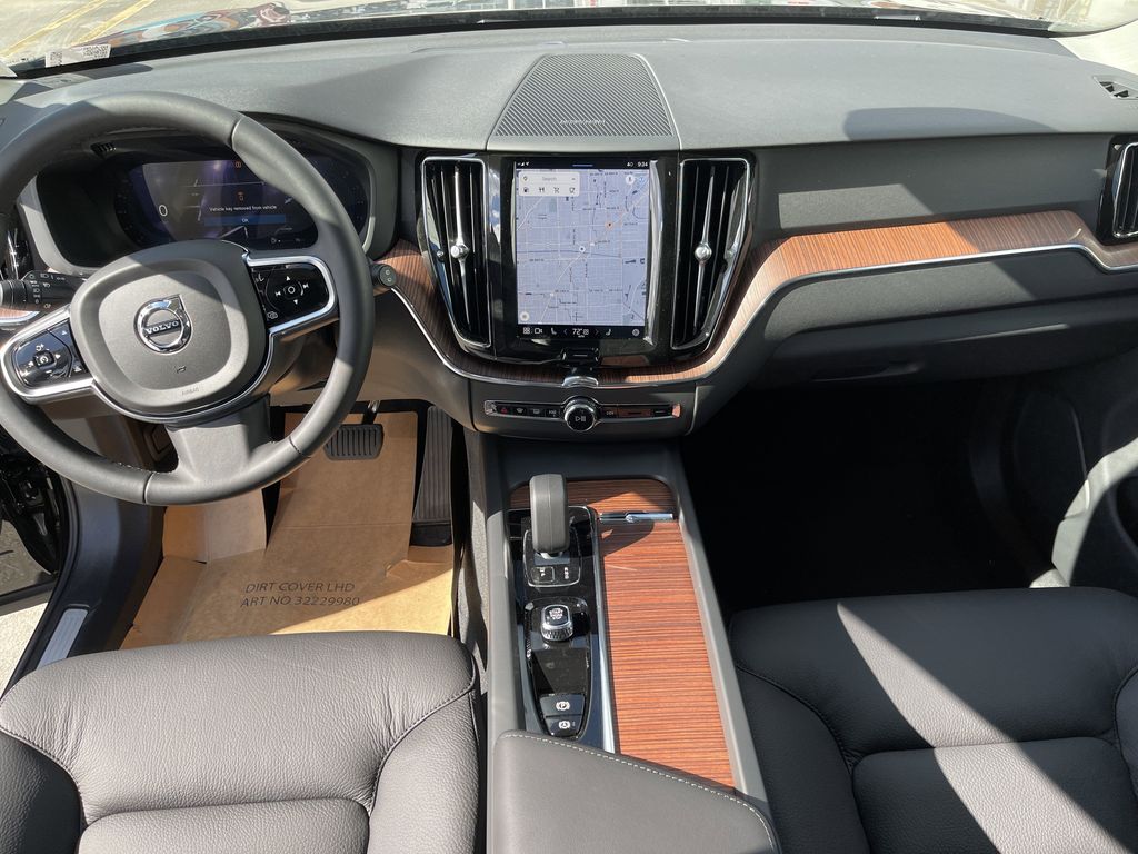 2024 Volvo XC60 B5 Plus Dark Theme photo