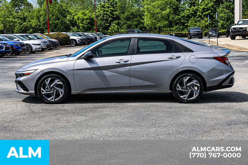 Used 2025 Silver Hyundai SEL Sport image 9