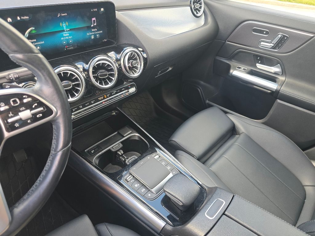 Used 2022 Black Mercedes-Benz GLA 250 image 28