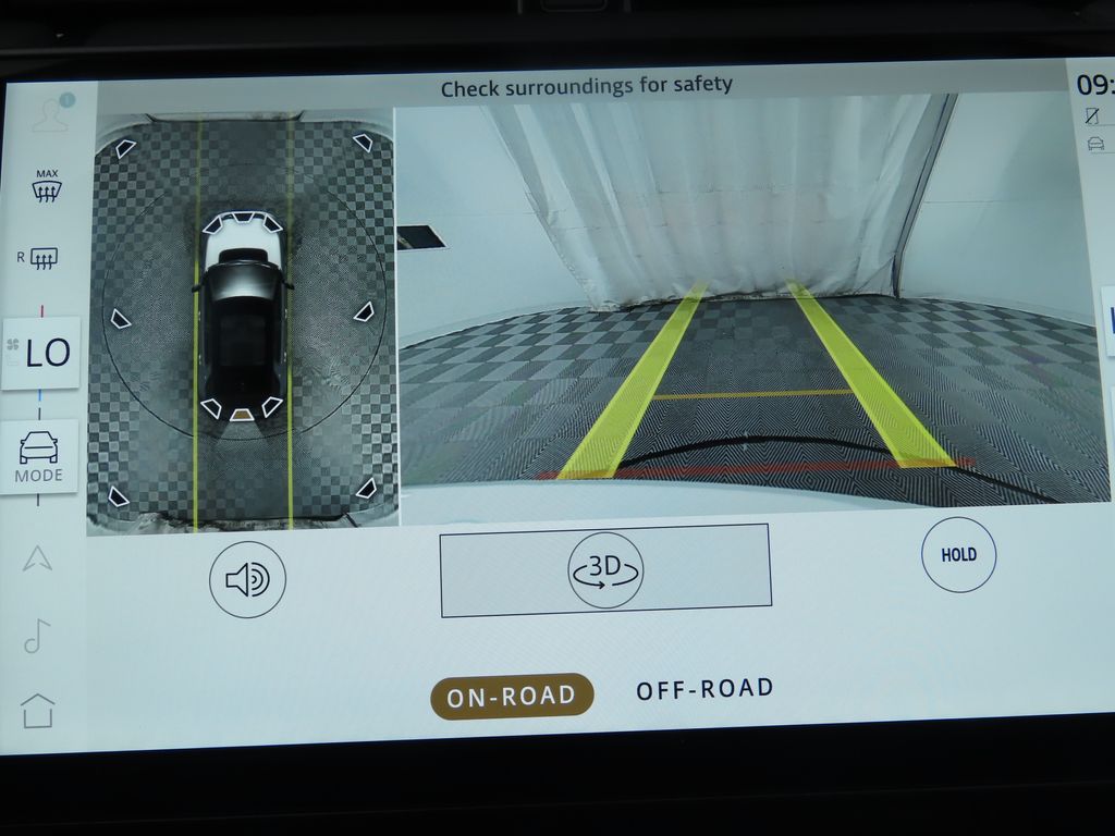 Thumbnail: 2024 Land Rover Discovery Sport - 17