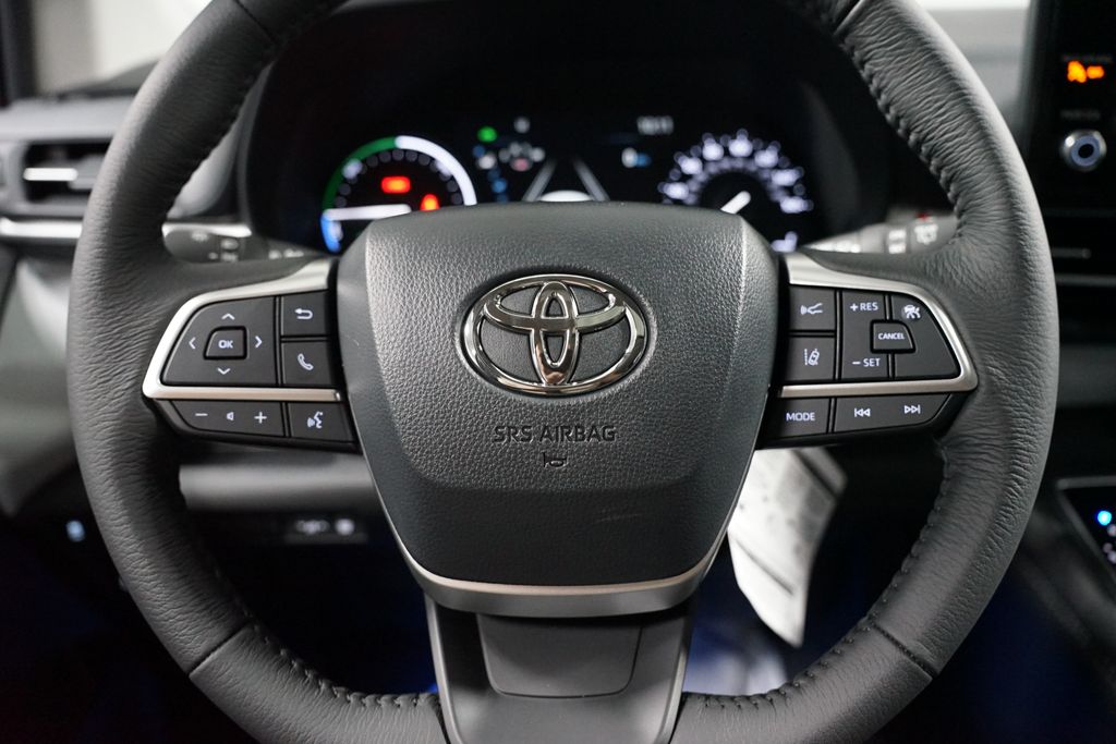 Thumbnail: 2025 Toyota Sienna - 12