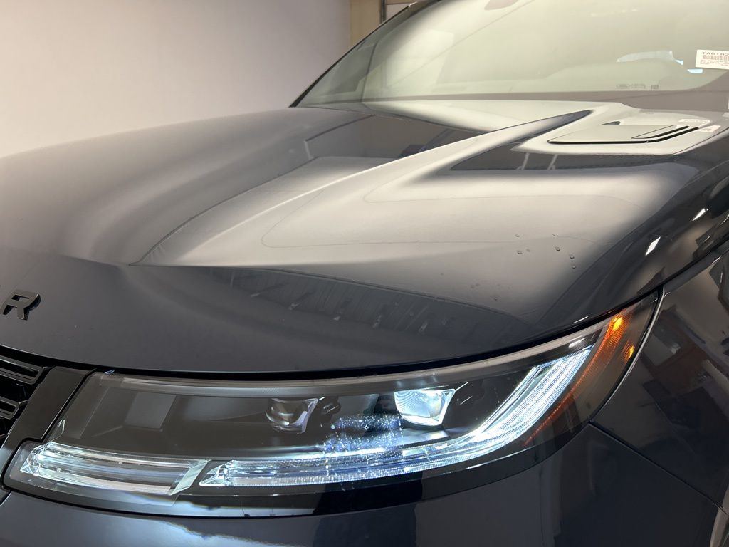 Thumbnail: 2026 Land Rover Range Rover Sport - 9