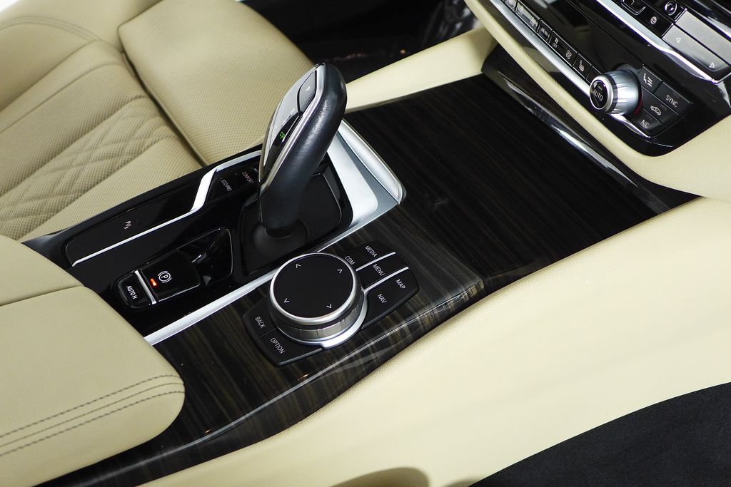 Thumbnail: 2023 BMW 5 Series - 15
