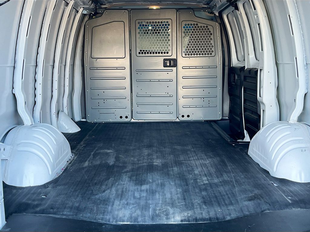 2024 GMC Savana Cargo Work Van - Photo 24