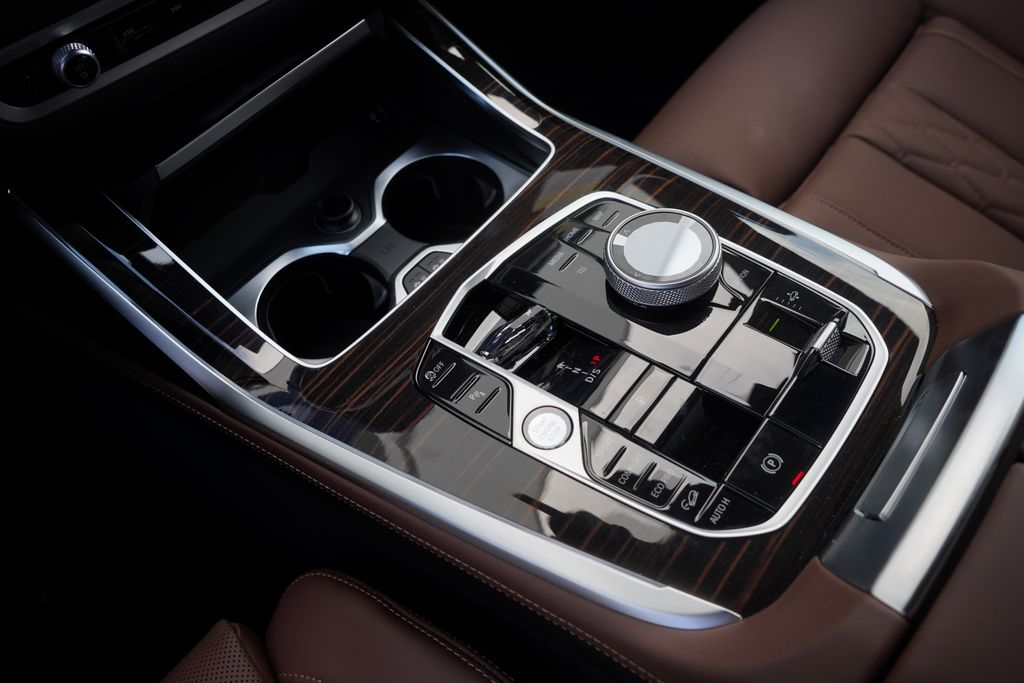 2025 BMW X7 M60i 18