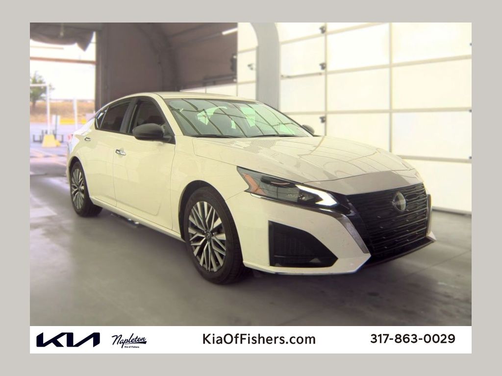 Glacier White 2025 Nissan Altima 2.5 SV FWD Sedan Front-Wheel Drive Continuously Variable Transmission