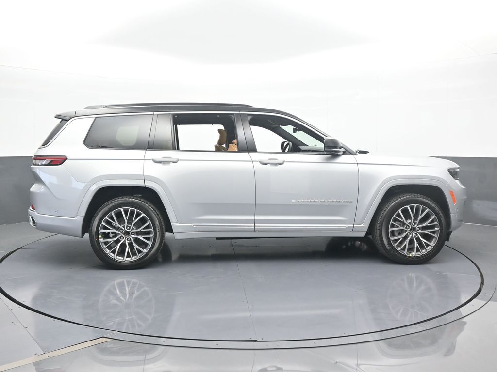 New 2025 Silver Zynith Jeep Summit image 7