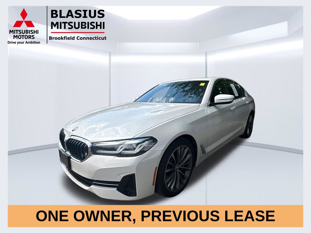 Mineral White Metallic 2023 BMW 5 Series Sedan All-Wheel Drive 8-Speed Automatic