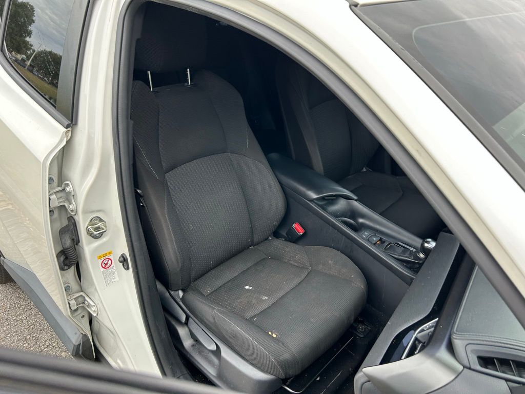 Thumbnail: 2018 Toyota C-HR - 15