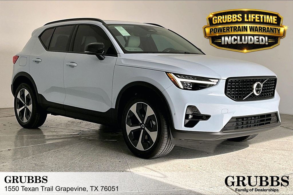 White (Cloud) 2026 Volvo XC40 B5 Plus AWD SUV / Crossover All-Wheel Drive Automatic