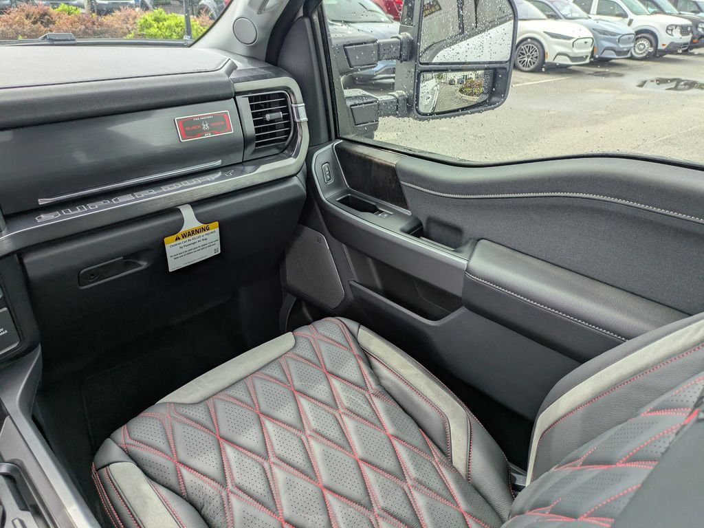 2026 Ford F-250 Super Duty Black Widow