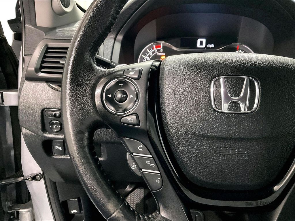 2016 Honda Pilot — photo 24
