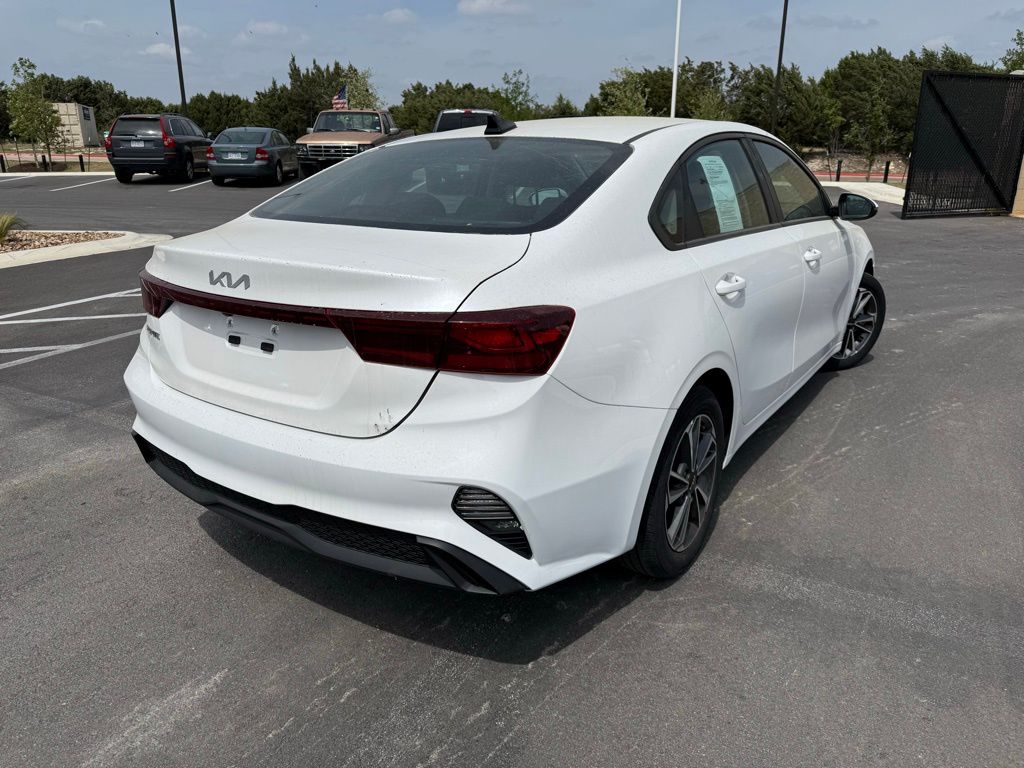 Thumbnail: 2023 Kia Forte - 4