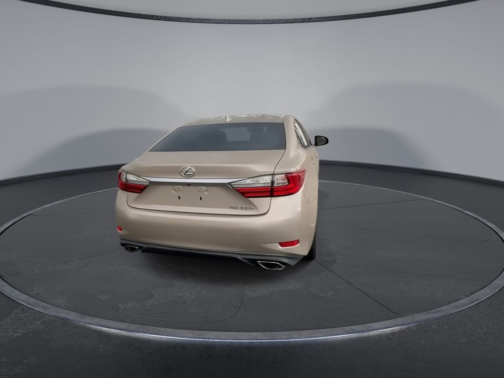 Thumbnail: 2016 Lexus ES - 8